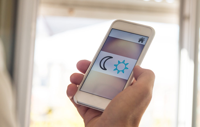 Smart-Home-Bedienung für Licht über eine App auf dem Smartphone